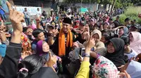 Agus Harimurti Yudhoyono (AHY) mengawali minggu paginya dengan mengunjungi warga Cibubur.