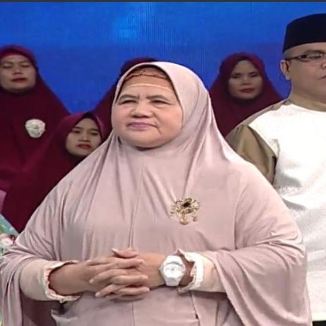 Terkenal Ceplas Ceplos Mamah Dedeh Terpilih Jadi Ulama Panutan Showbiz Liputan6 Com