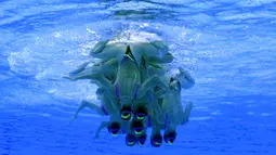 Tim renang artistik Korea Utara menampilkan gerakan dalam final nomor technical routine Asian Games 2018 di Aquatic Center, Gelora Bung Karno (GBK), Jakarta, Rabu (29/8). (ANTARA FOTO/INASGOC/Stefan Sihombing/sgd/Spt/18)