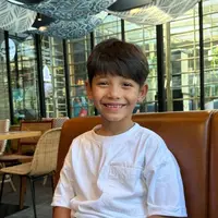 Potret Faqih Alaydrus di restaurant (Instagram/@faqih_alaydruss)