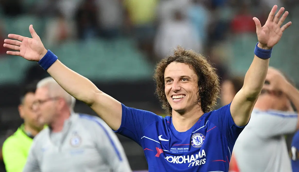 David Luiz. Bek tengah Brasil beruia 35 tahun yang sejak September 2021 membela Flamengo ini tercatat pernah memperkuat Chelsea dalam dua periode. Pada periode pertama ia didatangkan The Blues dari Benfica pada tengah musim 2010/2011 dengan nilai transfer 25 juta euro. Bertahan hingga akhir musim 2013/2014 ia total tampil dalam 143 laga di semua ajang dengan mencetak 12 gol. Sementara pada periode kedua setelah meninggalkan PSG, ia kembali membela Chelsea mulai 2016/2017 hingga 2018/2019 dan total tampil dalam 105 laga dengan mencetak 6 gol. (AFP/Kirill Kudryavtsev)