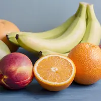 Beberapa jenis buah dapat dikonsumsi untuk menurunkan asam urat/copyright freepik