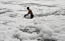 Ironi Sungai Yamuna di India