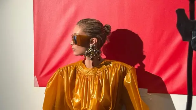 Bleph Bun, Jalan Pintas Dapatkan Efek Facelift Tanpa Operasi Favorit Hailey Bieber hingga Ariana Grande