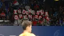 Berbagai gaya, kostum dan yel-yel selalu para suporter sertakan dalam aksi mendukung para jago-jago bulutangkis di Istora Senayan, Jakarta, Kamis (19/6/14). (Liputan6.com/Miftahul Hayat) 