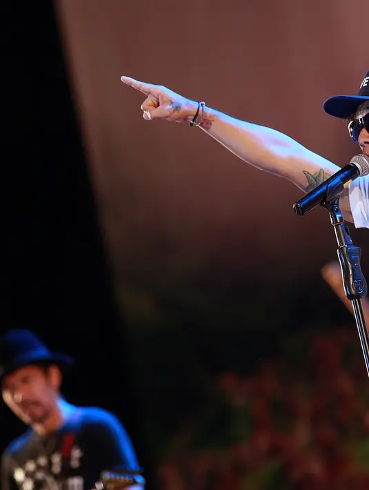 Acara yang mengangkat tema  ‘Rembug Nasional 2015 Desa Membangun Indonesia’ ini digelar di JIExpo Kemayoran Jakarta pada Selasa (15/12/2015). Slank pun antusias tampil di acara tersebut. (Deki Prayoga/Bintang.com)