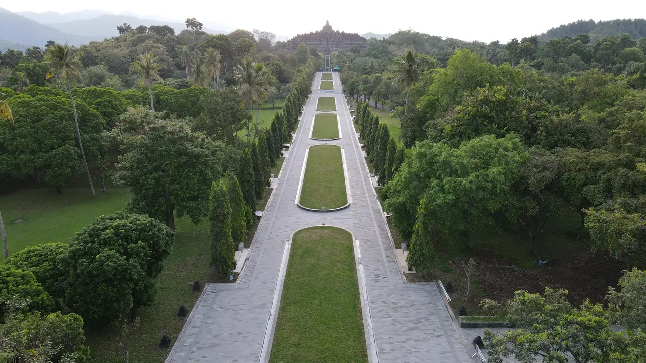 Brantas Abipraya telah merampungkan pembangunan beberapa gerbang, jalur akses budaya, penataan plataran penerima, serta jalur concourse menuju Candi Borobudur.