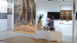 Suasana ruang pamer Jakarta Biennale 2026 bertajuk “KEBAL” di Gedung Trisno Soemardjo, Taman Ismail Marzuki, Jakarta Pusat, Jumat (9/10/2026). Berlangsung pada 4–28 Oktober 2026, pameran seni rupa kontemporer ini merupakan kolaborasi UP PKJ TIM, 16 kolektif seni dalam Majelis Jakarta, dan Komite Seni Rupa Dewan Kesenian Jakarta. (KLY/Budy Santoso)