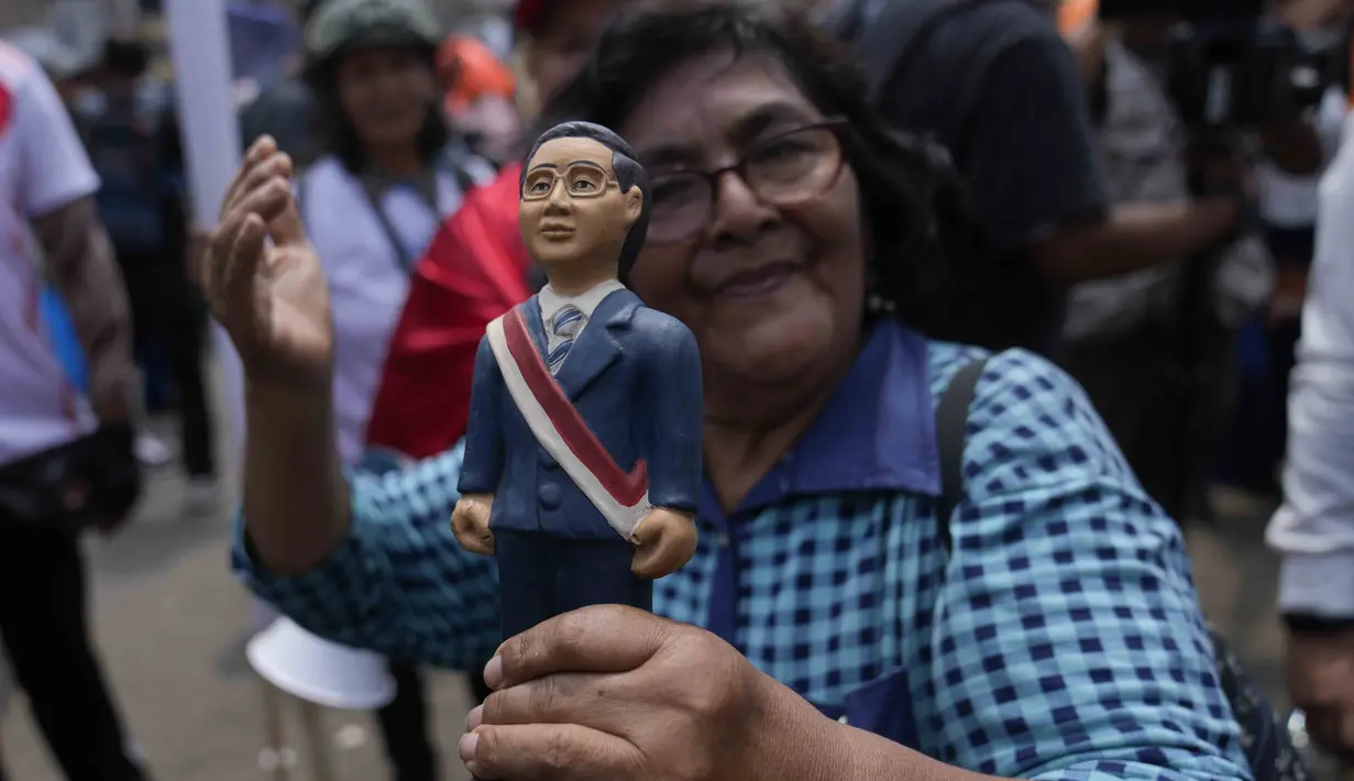 Fujimori menjalani hukuman 25 tahun penjara sehubungan dengan pembunuhan 25 warga Peru oleh regu tembak pada tahun 1990-an. (AP Photo/Martin Mejia)