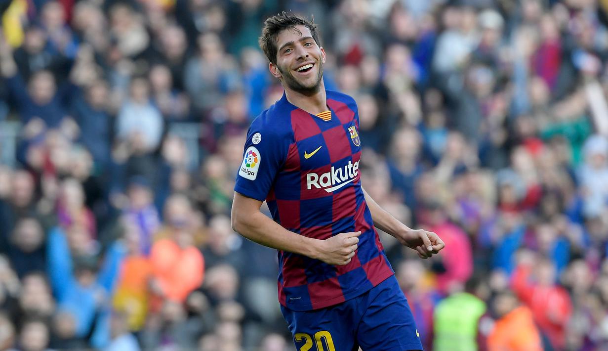 Sergi Roberto - Roberto menjadi pemain yang tetap setia berseragam Barcelona hingga saat ini. Jebolan Akademi Barcelona tahun 2009 ini menjadi pilihan untuk skuat tim utama Blaugrana pada tahun 2010. (AFP/Lluis Gene)