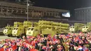Parade militer menandai kongres partai yang berkuasa di Lapangan Kim Il-sung, Pyongyang, Korea Utara, Kamis (14/1/2021). Korea Utara meluncurkan rudal balistik yang dirancang untuk diluncurkan dari kapal selam dan perangkat keras militer lain. (Korean Central News Agency/Korea News Service via AP)