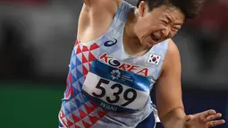 Atlet Korea, Gim Gyeong Ae tampil pada Final Lempar Lembing Putri Asian Games 2018 di Stadion Utama Gelora Bung Karno, Jakarta, Selasa (28/8). (ANTARA FOTO/INASGOC/Afriadi Hikmal/mes/18)