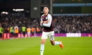 Morgan Rogers merayakan golnya ke gawang Manchester United, Minggu (21/12/2025) (Jacob King/PA via AP)