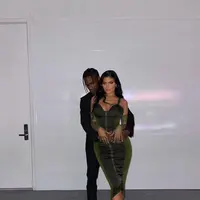 Kylie Jenner memilih gaun vintage untuk kencan reuni bersama ayah dari putrinya Stormi, Travis Scott (Instagram @kyliejenner)