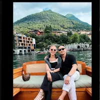 BCL dan Tiko Aryawardhana tengah honeymoon ke Italia. Di foto ini, keduanya tampil serasi dengan outfit bernuansa hitam. [Foto: Instagram/itsmebcl]