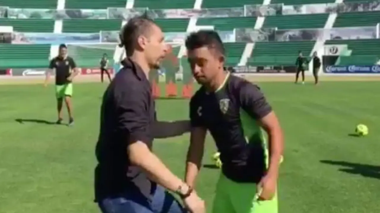 Pemain Bola dihipnotis