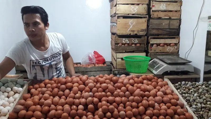 Pedagang Telur di Pasar Mencos, Setiabudi, Puryadi (Dok Foto: Bawono Yadika Tulus/Liputan6.com)