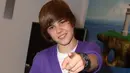 Banyak banget orang yang mengikuti gaya rambut Justin Bieber di tahun 2009 itu. (FuseTV)