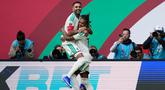 Pemain Aljazira, Riyad Mahrez (kiri) merayakan gol bersama rekannya, Hicham Boudaoui dalam laga Grup E Piala Afrika 2025 melawan Sudan di Moulay Hassan Stadium, Rabat, Maroko, Rabu (24/12/2025) malam waktu setempat. (Bola.com/Mosa'ab Elshamy)