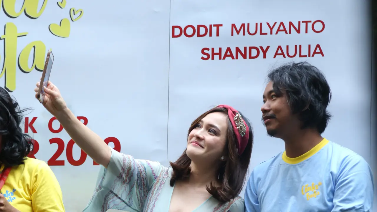 [Fimela] Shandy Aulia dan Dodit Mulyanto
