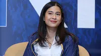 Dian Sastrowardoyo sempat dicap sombong karena reaksi Dian Sastro yang kaget dan bergidik saat tangannya dipegang oleh seorang fans yang ingin berfoto. Menanggapi hal tersebut, Dian Sastro pun mengatakan kaget atas aksi dari fansnya. (Sumber: Kapanlagi.com/Daniel Kampua)