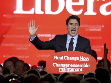 Pemimpin Partai Liberal, Justin Trudeau menyampaikan pidato kemenangannya usai pemilihan umum di Montreal, Quebec, Kanada, Senin (19/10). Trudeau mengakhiri kekuasaan sembilan tahun PM Stephen Harper dari Partai Konservatif. (Reuters/Christinne Muschi)