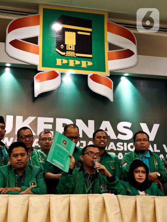 Wakil Sekretaris Jenderal PPP, Achmad Baidowi didampingi sejumlah Kader PPP memberikan keterangan pers disela Musyawarah Kerja Nasional (Mukernas) V PPP di Jakarta, Minggu (15/12/2019). Mukernas memutuskan penyelenggaraan Muktamar IX PPP dipercepat setelah Pilkada 2020. (Liputan6.com/Johan Tallo)