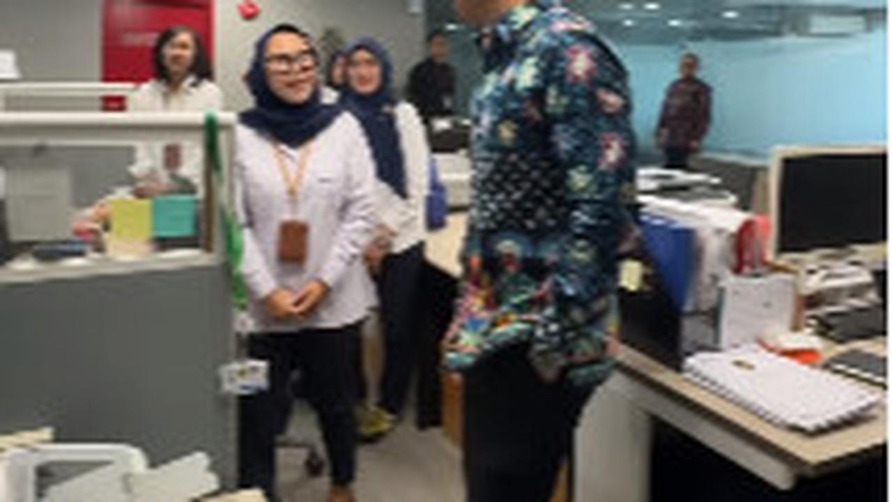Momen AHY Datangi Pegawai di Kemenkoinfra