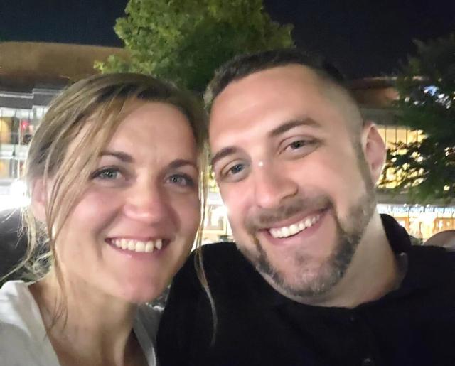 Prajurit AS Nicole Amor bersama suaminya Joey Amor. (Joey Amor via AP)