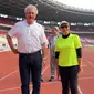 Menteri Luar Negeri (Menlu) Luksemburg Jean Asselborn (kiri) dan Menlu RI Retno Marsudi (kanan) melakukan olahraga di GBK sebelum melakukn pertemuan bilateral, Kamis (25/5/2023). (Instagram/@retno_marsudi)