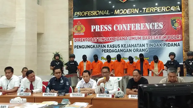 Bareskrim Mabes Polri membongkar perusahaan yang menyalurkan TKI Ilegal, Rabu (9/10/2019). (Liputan6.com/ Ady Anugrahadi)