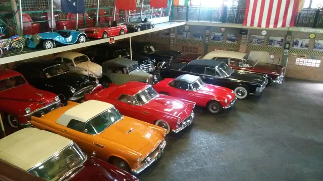 Di tempat ini mobil klasik bersembunyi