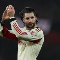 Pemain Liverpool, Dominik Szoboszlai, berjalan meninggalkan lapangan seusai pertandingan Liga Inggris melawan Arsenal di Emirates, Jumat (9/1/2026). (AP Photo/Ian Walton)