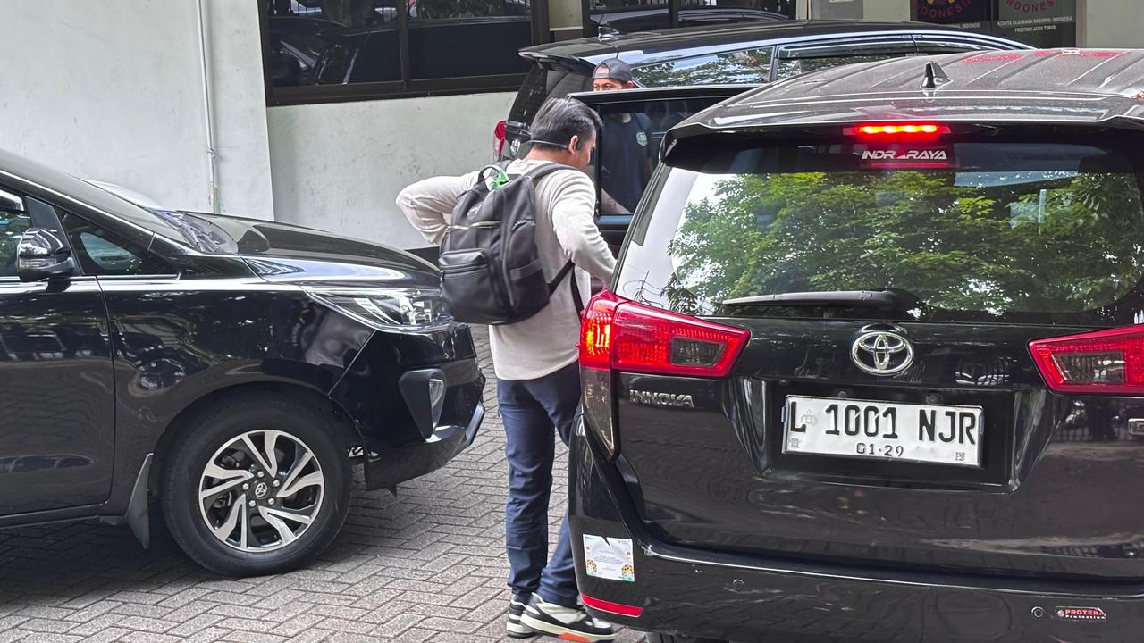 Geledah Kantor KONI Jatim, KPK Bawa Koper Diduga Terkait Korupsi Hibah