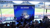 Persib Bandung menggelar doa bersama untuk menyambut bulan suci Ramadan dan menatap putaran kedua BRI Super League 2025/2026. Acara ini digelar di Stadion Gelora Bandung Lautan Api, Bandung, Selasa (3/2/2026). (Bola.com/Muhammad Faqih)