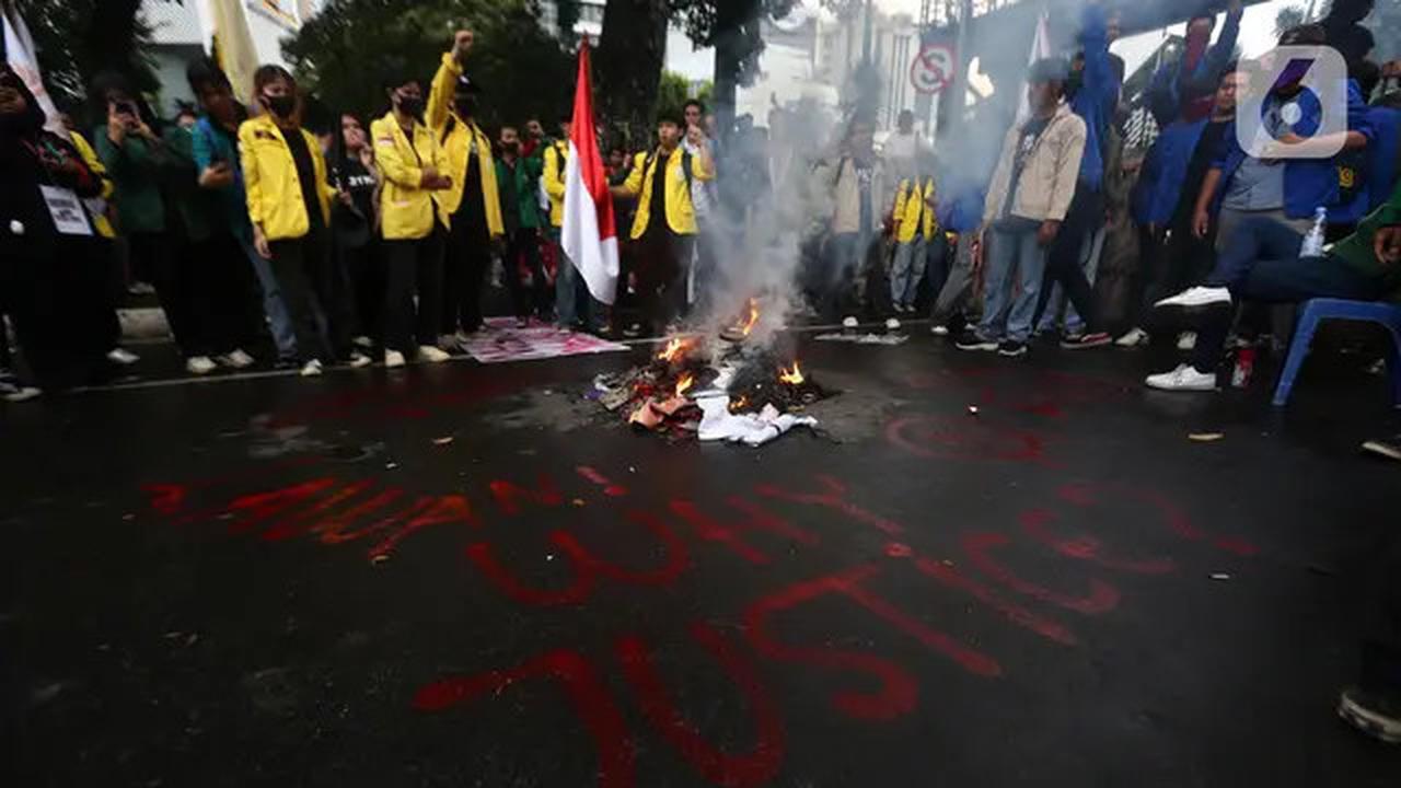Indonesia Gelap, BEM SI Berunjuk Rasa di Patung Kuda Jakarta