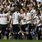 Para pemain Tottenham Hotspur merayakan gol ke gawang Bournemouth dalam lanjutan Liga Inggris di White Hart Lane, Sabtu (15/4/2017) malam WIB. Spurs menang 4-0. (AP Photo/Frank Augstein)