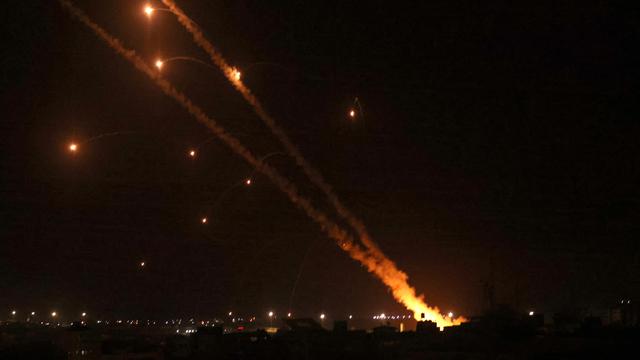 Serangan Ratusan Roket oleh Hamas di Langit Israel