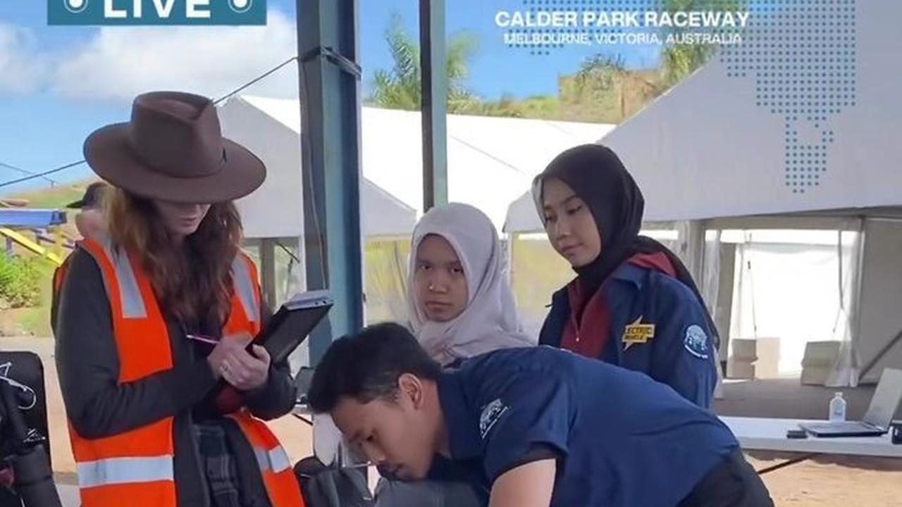Pengecekan mobil oleh panitia FSAE 2023.