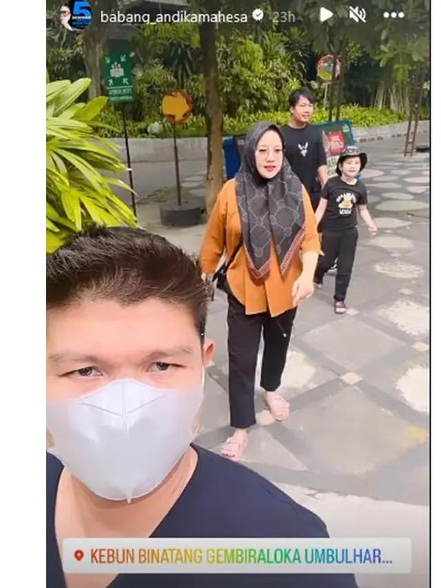 6 Potret Romantis Andika Kangen Band dan Istri Selama Honeymoon, Bertemu Fans