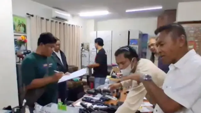 Penemuan ratusan senjata di sebuah sekolah swasta di kawasan Pondok Pinang, Kebayoran Lama, Jakarta Selatan (Istimewa)