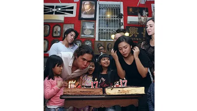 Dul Jaelani dan anak sulung Mulan Jameela, Tiarani Savitri merayakan ulang tahun bersama.