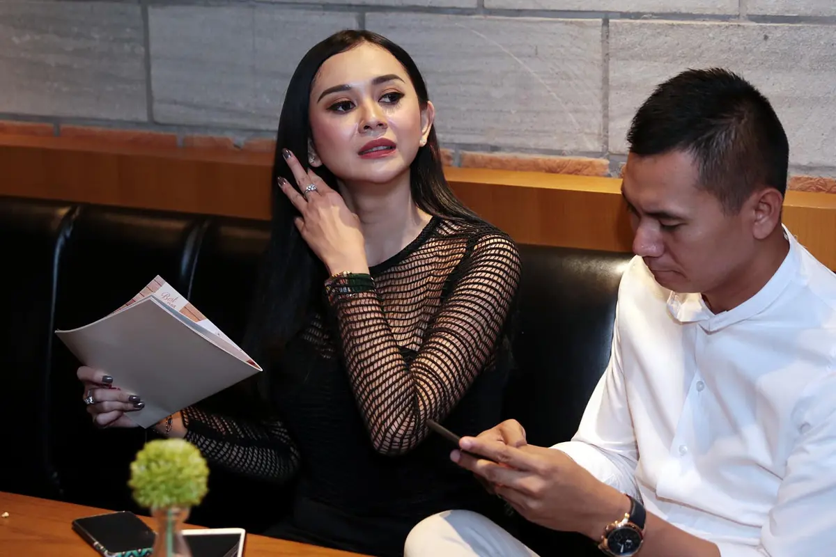 [Bintang] Aura Kasih