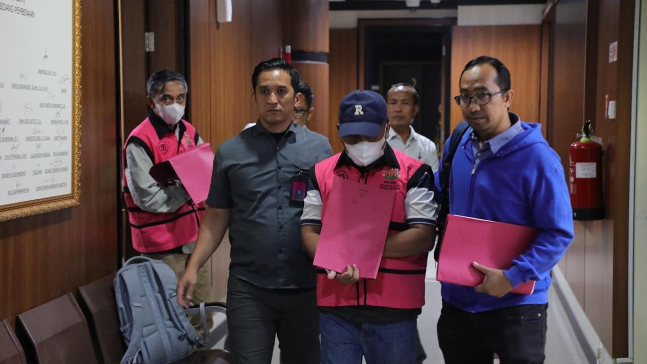 VIDEO: Bertabur Dolar Singapura dan AS hingga Mobil Mewah Barang Bukti Kasus Suap Ketua PN JakSel