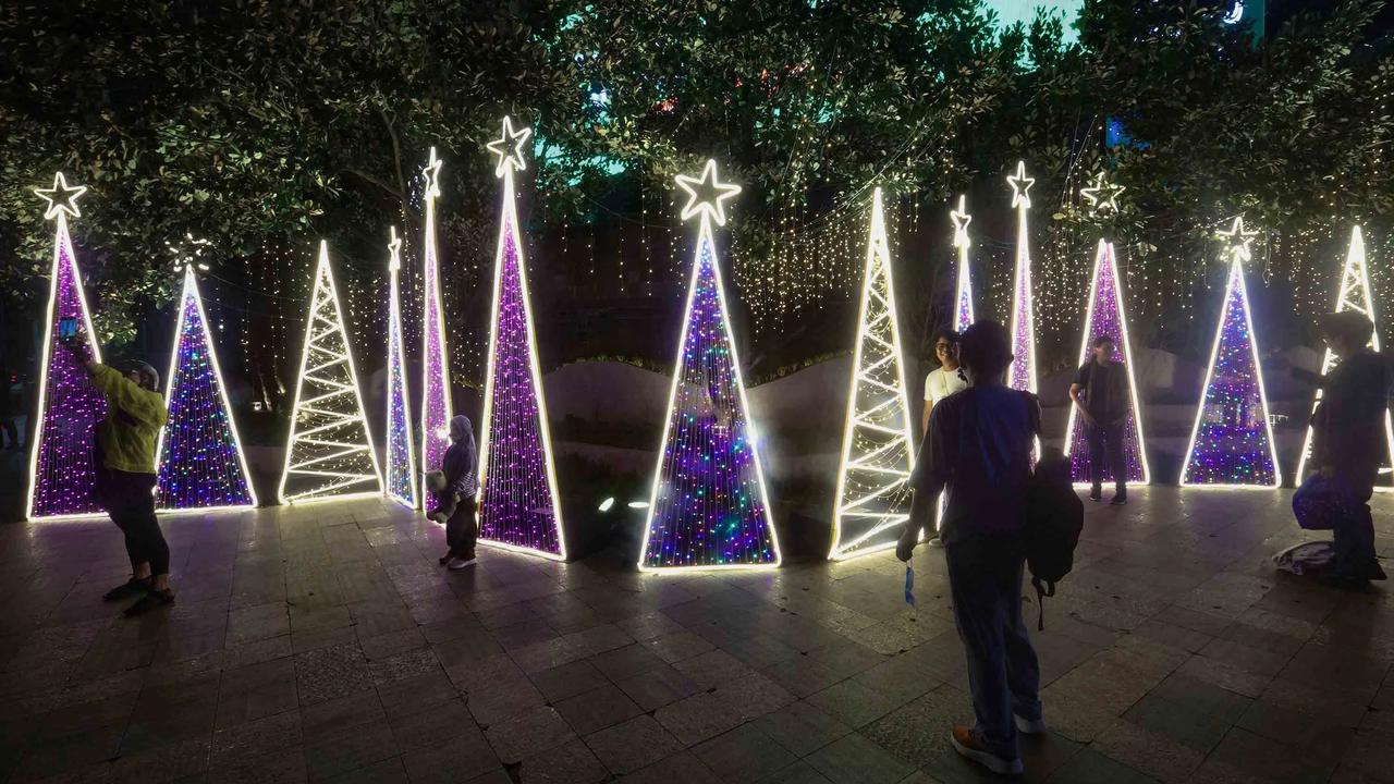 FOTO: Pesona Jakarta Light Festival Hiasi Libur Akhir Tahun