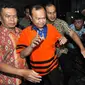 Mantan Sekjen Partai Nasdem yang juga anggota DPR Patrice Rio Capella ditahan usai diperiksa 9 jam di Gedung KPK, Jakarta, Jumat (23/10/2015). (Liputan6.com/Helmi Afandi)