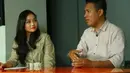 Richard Ahmad Supriyanto berbincang dengan presenter Liputan6.com, Annastasia Errine di Jakarta, Kamis (5/3/2015). Terkait penetapan dirinya menjadi Ketua Umum Jakmania periode 2014-2017 . (Liputan6.com/Gautama Adianto)