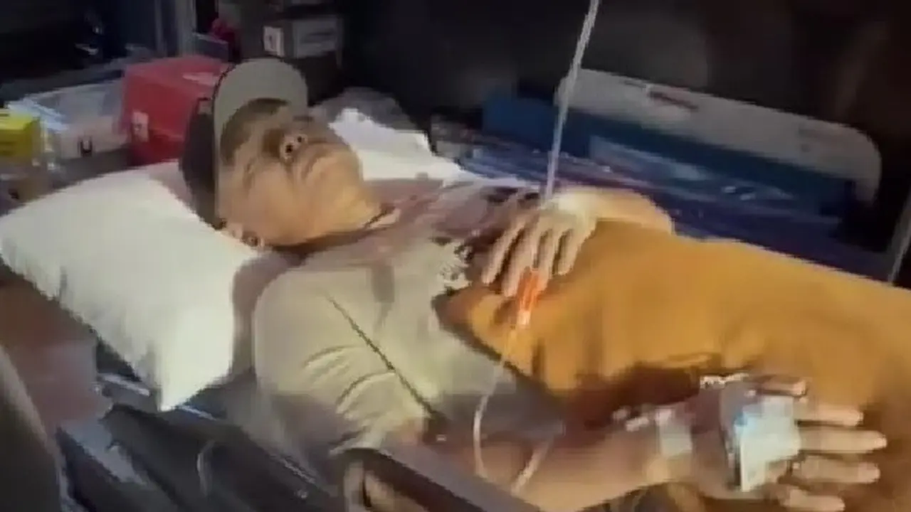 Wendy Cagur Terbaring Lemah di Mobil Ambulans (credit: instagram/ruben_onsu)