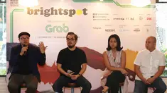 Founder brigthspot Anton Wirjono (kiri), Leo Theosabrata (kedua kiri), Amalia Wirjono (kedua kanan), Hogi Wirjono (kanan) saat jumpa pers persiapan perhelatan Brightspot bertema Modern Culture Festival, Jakarta, Kamis (26/10). (Liputan6.com/Angga Yuniar)