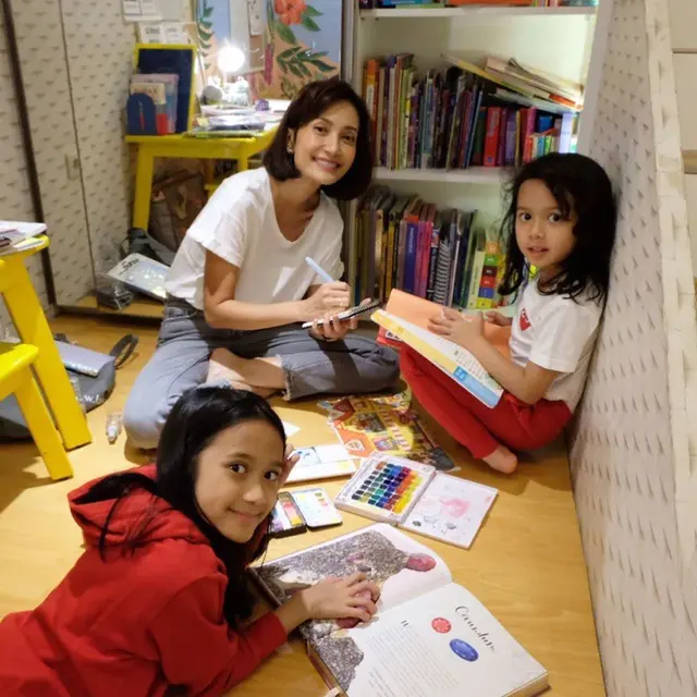 Dikabarkan Keguguran, Ini 6 Momen Artika Sari Devi Bersama Kedua Buah Hatinya